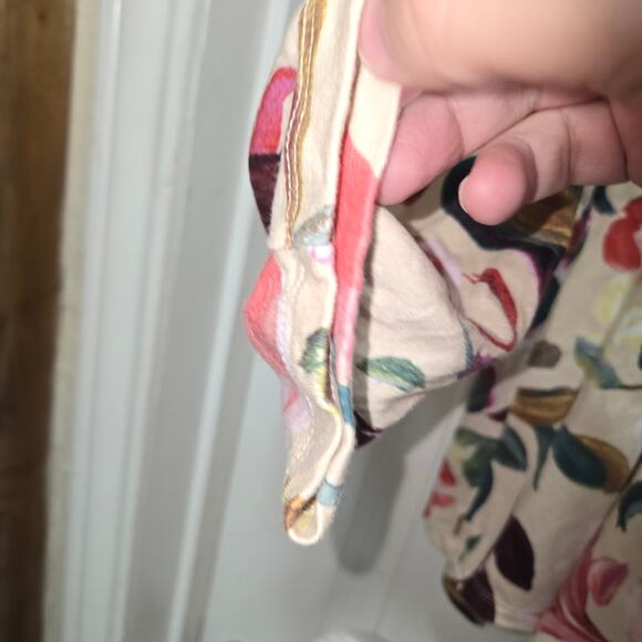 Chico’s Size 3 Floral V Neck Travel Stretch Top XL Garden Print - Picture 7 of 8